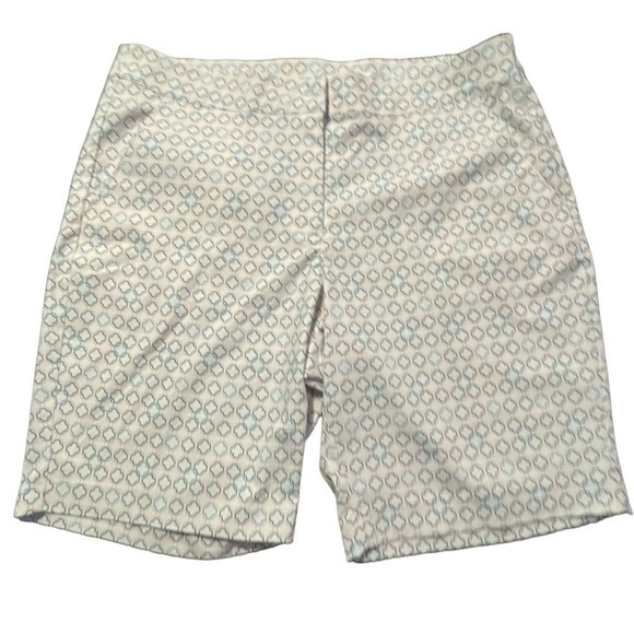 Women's Greg Norman Golf Multicolor White Bermuda Shorts Size 12 EUC #2205 - Picture 1 of 4